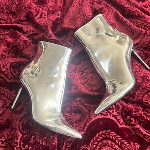 Thalia Sodi Silver Chrome Rylie Boots with Stiletto Heel 9.5